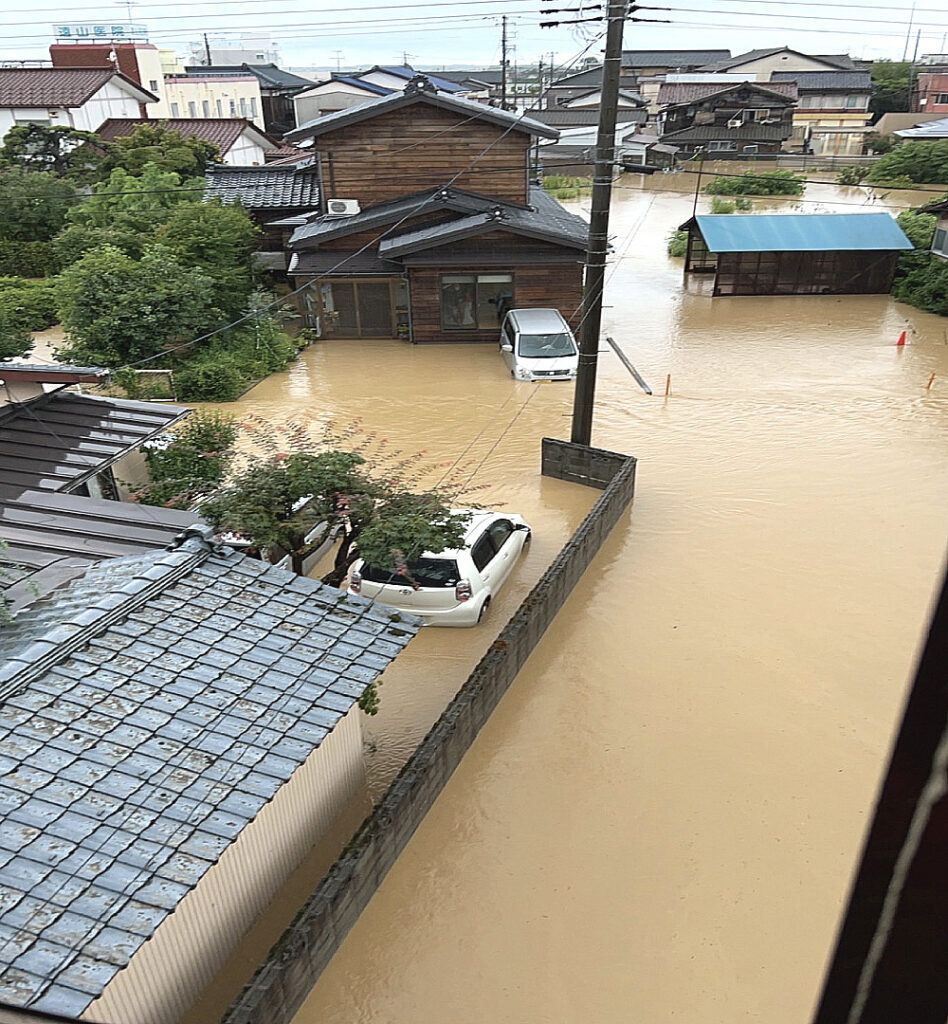 JR坂町駅前　水害
